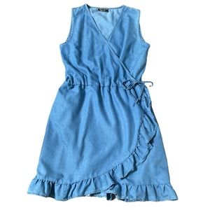 Song of Style Chambray Blue Wrap Look Denim Dress Sz M Cotton Sleeveless Ruffle